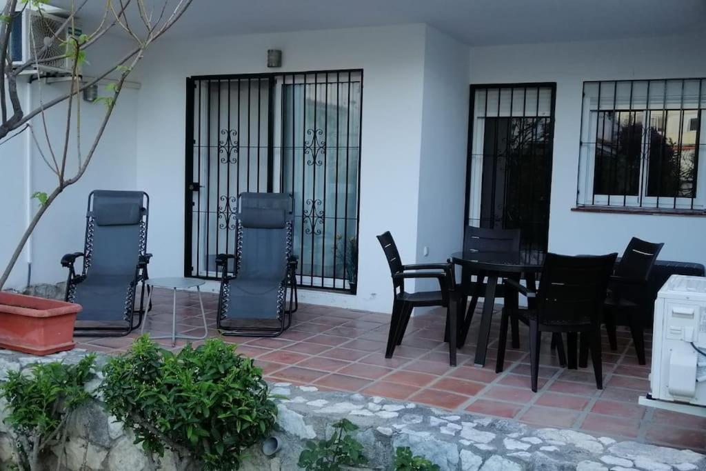 Beautiful Apartment In La Carihuela, Torremolinos Exterior foto